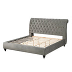 Cama trineo de terciopelo gris, capitoné con botones, ribete de tachuelas – Queen/King